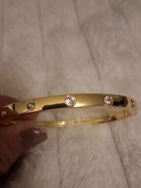 Womens Gold Tone And Rhinestone Accent Bangle Bracelet NWOT